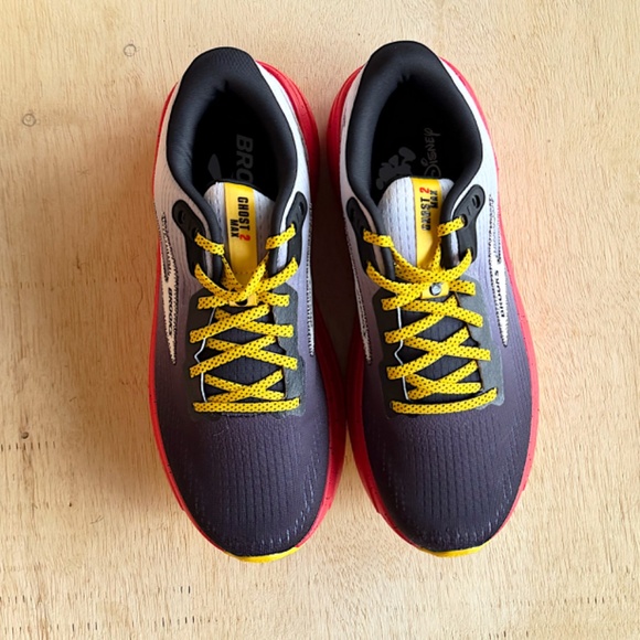 Run Disney Brooks Ghost Max 2 Mickey Mouse Women’s Size 10 Medium - Picture 4 of 9